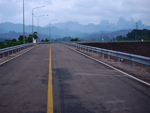 Ratchaprapa dam road