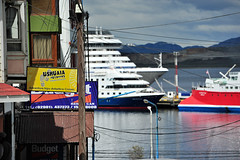 ushuaia mit Kreuzfahrtschiff