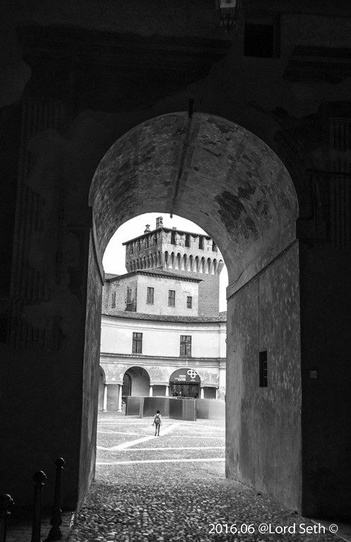 Mantova @Piazza Castello<br/>© <a href="https://flickr.com/people/8359324@N08" target="_blank" rel="nofollow">8359324@N08</a> (<a href="https://flickr.com/photo.gne?id=27244277950" target="_blank" rel="nofollow">Flickr</a>)