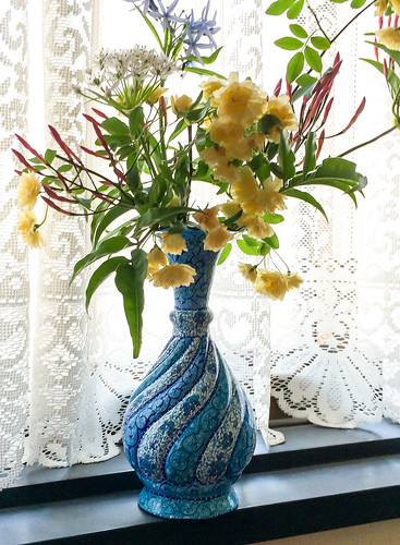 Persian decorative Meenakari flower base bought in Isfahan@CXt@nŔ~[i[EJ[[̉ԕr