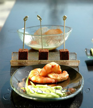 glass_dinnerware_set_for_asian_dining