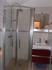 Well Cottage shower room