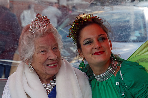 The queen and a fairy in a rickshaw