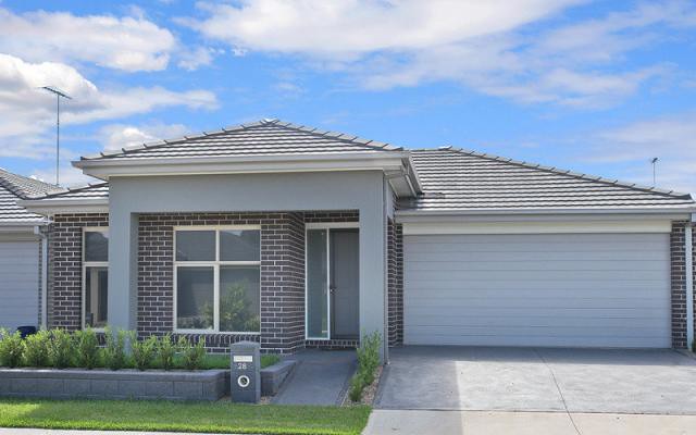 28 Finsbury Circuit, Ropes Crossing NSW 2760