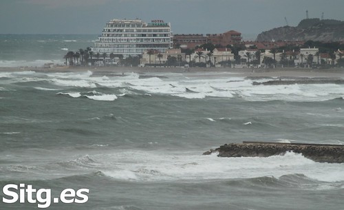 Sitges Bay Storm • <a style="font-size:0.8em;" href="http://www.flickr.com/photos/90259526@N06/15088109294/" target="_blank">View on Flickr</a>