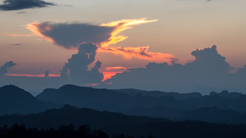 2014-10-29 Thailand Day 7, Sunset at Kiew Lom View Point. Mea Hong Son