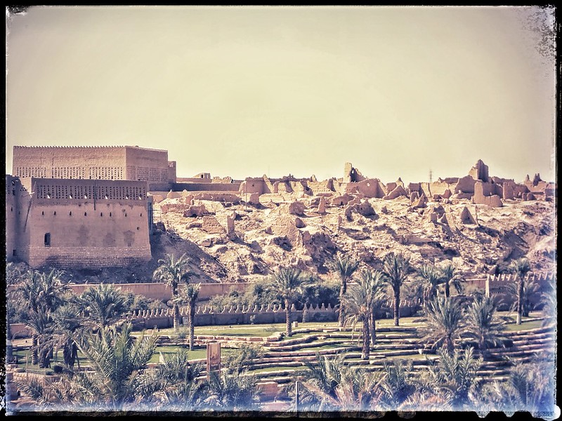 الدرعية التاريخية - موقع تراث عالمي تقع شمال غرب مدينة الرياض، وبها آثار بلدة الدرعية القديمة التي كانت عاصمة الدولة السعودية الأولى حتى عام 1818م<br/>© <a href="https://flickr.com/people/128272548@N02" target="_blank" rel="nofollow">128272548@N02</a> (<a href="https://flickr.com/photo.gne?id=15900266877" target="_blank" rel="nofollow">Flickr</a>)