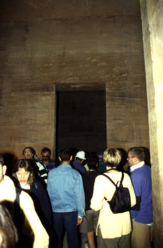 Ägypten 1999 (031) Assuan: Pronaos im Isistempel, Philae • <a style="font-size:0.8em;" href="http://www.flickr.com/photos/69570948@N04/26451201053/" target="_blank">Auf Flickr ansehen</a>