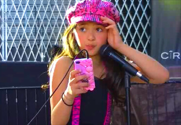 10 YEAR OLD JULIA ROSE GRUENBERG GETTING READY TO PERFORM HER ONE GIRL SHOW! TO SEE JULIA'S SHOW DO A UTUBE SEARCH FOR 