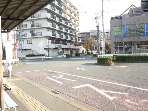 稲城駅南口駅前のバス停から撮った写真です...