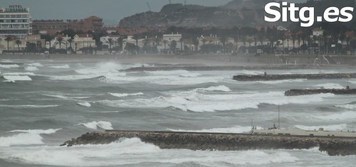 Sitges Bay Storm • <a style="font-size:0.8em;" href="http://www.flickr.com/photos/90259526@N06/15522195109/" target="_blank">View on Flickr</a>