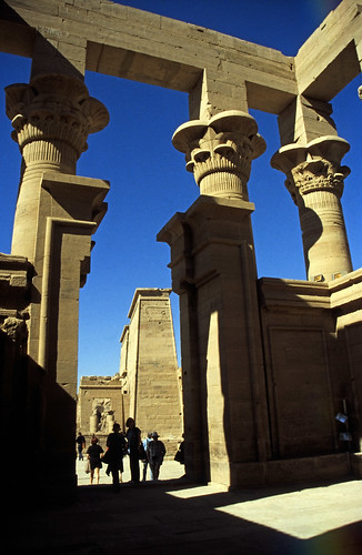 Ägypten 1999 (033) Assuan: Trajan-Kiosk, Philae • <a style="font-size:0.8em;" href="http://www.flickr.com/photos/69570948@N04/26986041071/" target="_blank">Auf Flickr ansehen</a>