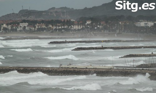 Sitges Bay Storm • <a style="font-size:0.8em;" href="http://www.flickr.com/photos/90259526@N06/15088089674/" target="_blank">View on Flickr</a>