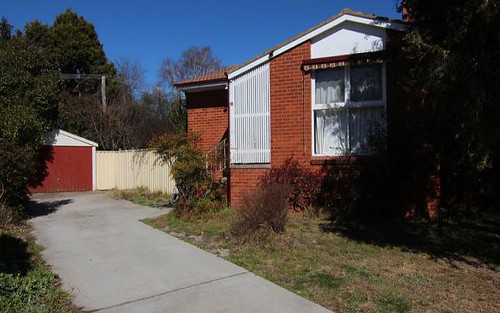 6 Knaggs Crescent, Page ACT