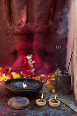 Offrandes et encens, Temple de Kamakhya, Assam • <a style="font-size:0.8em;" href="http://www.flickr.com/photos/71979580@N08/15848558642/" target="_blank">View on Flickr</a>