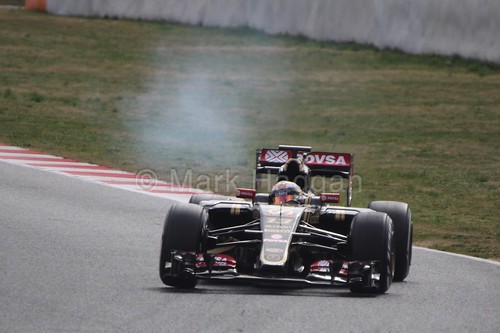 Pastor Maldonado locks up in his Lotus in Formula One Winter Testing 2015