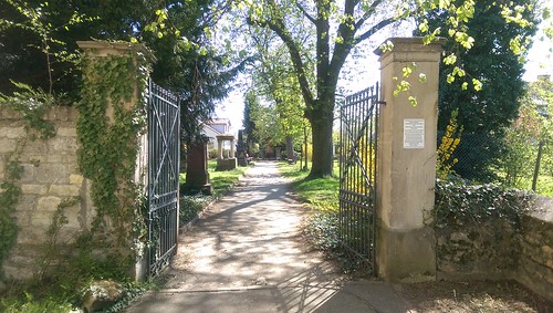 Eingang zum Park der evangelischen Kirche
