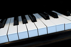 Anglų lietuvių žodynas. Žodis piano keyboard reiškia fortepijono klaviatūra lietuviškai.