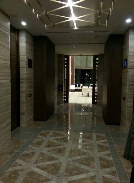 一階のエレベーターホールです。エントラン...