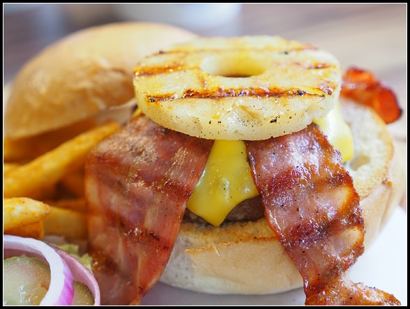 早午餐推薦 ▎NEST burger 單車美式餐廳 ＠ 萬華 捷運龍山寺站