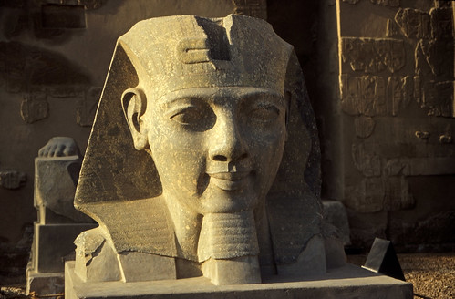 Ägypten 1999 (257) Tempel von Luxor • <a style="font-size:0.8em;" href="http://www.flickr.com/photos/69570948@N04/28202678112/" target="_blank">Auf Flickr ansehen</a>