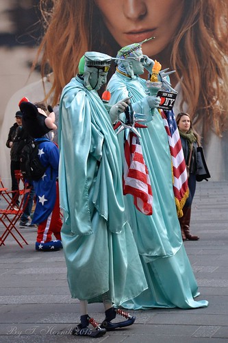 nyc newyork manhattan cellphone timessquare statueofliberty ladyliberty impersonators nikon18140mm