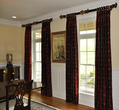 red-drapes-dining