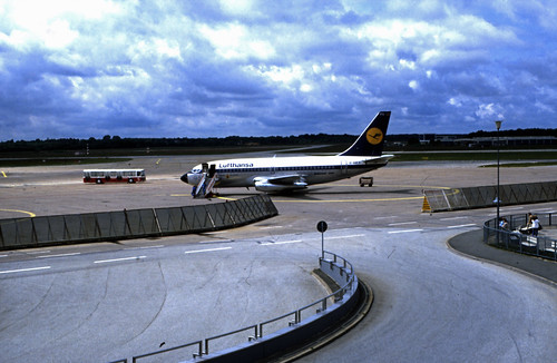 01 Flughafen Hamburg 1983 • <a style="font-size:0.8em;" href="http://www.flickr.com/photos/69570948@N04/17144503761/" target="_blank">Auf Flickr ansehen</a>