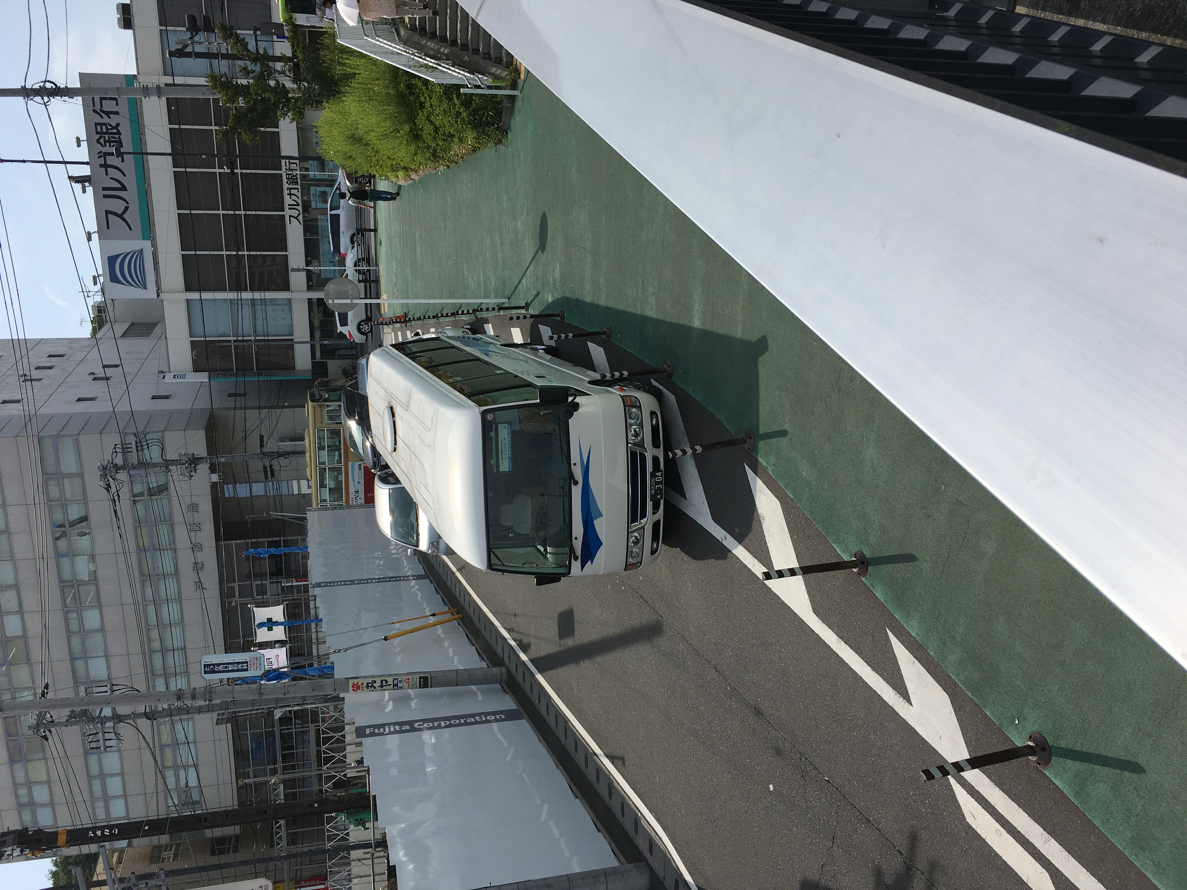 このバスは車両前面にシティテラス横浜戸塚...