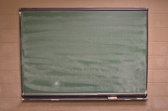 Anglų lietuvių žodynas. Žodis blackboards reiškia mokyklos taryba lietuviškai.