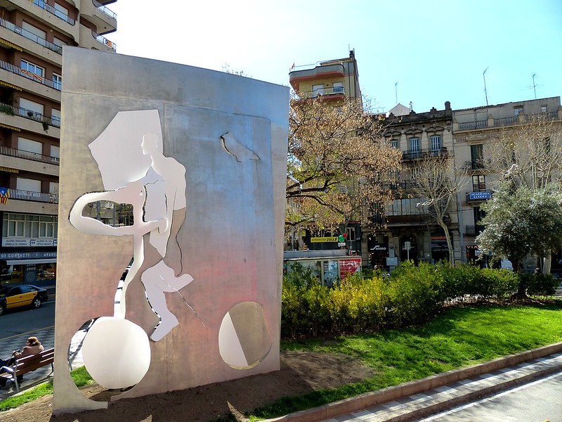 Espagne, une sculpture moderne près du stade  du  FC Barcelona<br/>© <a href="https://flickr.com/people/20800336@N08" target="_blank" rel="nofollow">20800336@N08</a> (<a href="https://flickr.com/photo.gne?id=16455070093" target="_blank" rel="nofollow">Flickr</a>)