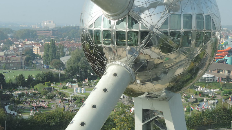 From Atomium<br/>© <a href="https://flickr.com/people/23062151@N05" target="_blank" rel="nofollow">23062151@N05</a> (<a href="https://flickr.com/photo.gne?id=26785980931" target="_blank" rel="nofollow">Flickr</a>)
