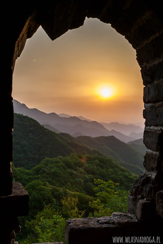 Zachód słońca nad Murem Chińskim