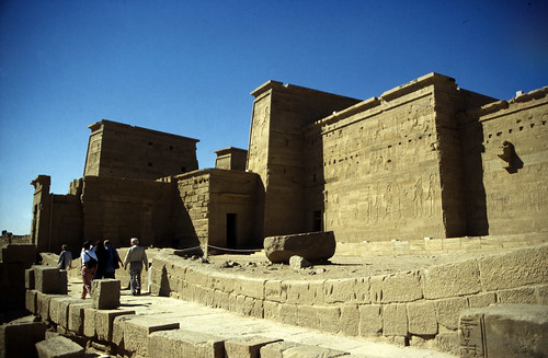Ägypten 1999 (028) Assuan: Isistempel, Philae • <a style="font-size:0.8em;" href="http://www.flickr.com/photos/69570948@N04/26960209662/" target="_blank">Auf Flickr ansehen</a>