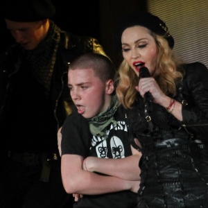 Rocco faz as pazes com Madonna e volta para casa da mãe em NY