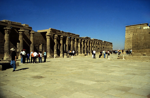 Ägypten 1999 (026) Assuan: Dromos, Philae • <a style="font-size:0.8em;" href="http://www.flickr.com/photos/69570948@N04/27046236405/" target="_blank">Auf Flickr ansehen</a>
