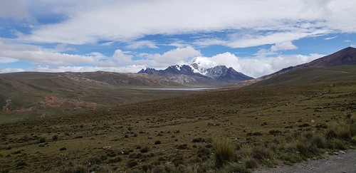 Huayna Potosí at 6,088 meters (19,974 ft) above sea level, the Cordillera Real, Bolívia, South America.