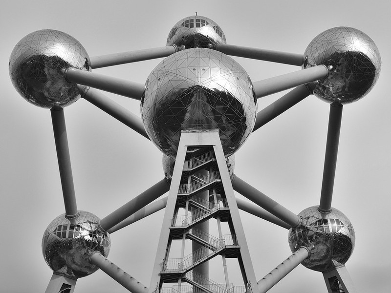 The Atomium 2<br/>© <a href="https://flickr.com/people/152965534@N06" target="_blank" rel="nofollow">152965534@N06</a> (<a href="https://flickr.com/photo.gne?id=40625446303" target="_blank" rel="nofollow">Flickr</a>)