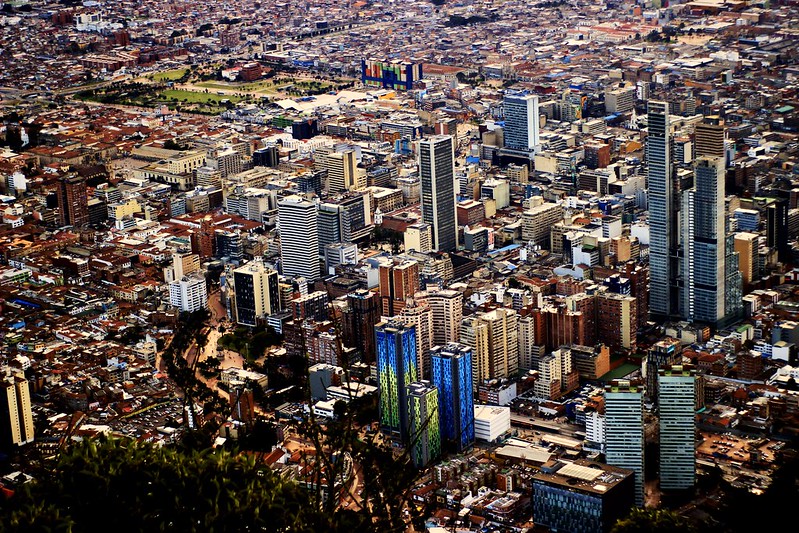 Bogotá in the Day, Downtown<br/>© <a href="https://flickr.com/people/124716461@N07" target="_blank" rel="nofollow">124716461@N07</a> (<a href="https://flickr.com/photo.gne?id=47131096421" target="_blank" rel="nofollow">Flickr</a>)