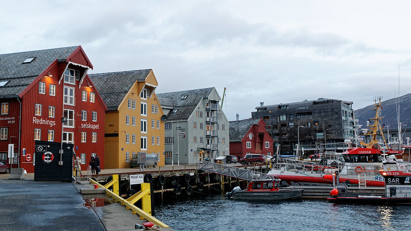 Welcome to the gloomy Tromsø<br/>© <a href="https://flickr.com/people/128730796@N02" target="_blank" rel="nofollow">128730796@N02</a> (<a href="https://flickr.com/photo.gne?id=31866279647" target="_blank" rel="nofollow">Flickr</a>)