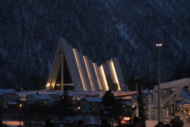 Tromsø - the arctic cathedral<br/>© <a href="https://flickr.com/people/9228922@N03" target="_blank" rel="nofollow">9228922@N03</a> (<a href="https://flickr.com/photo.gne?id=46596498741" target="_blank" rel="nofollow">Flickr</a>)