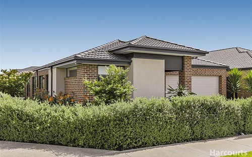 8 Moxham Drive, Clyde North VIC
