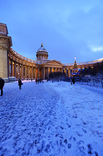 Christmas. The path to the Kazan Cathedral.
