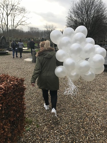 Heliumballonnen Uitvaart Algemene Begraafplaats IJsselmonde Rotterdam