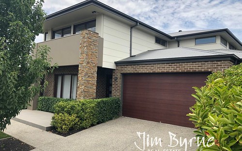 3 Flowerbloom Cr, Clyde North VIC 3978