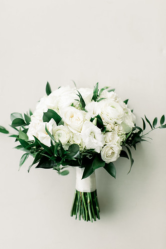 White Traditional Bouquet • <a style="font-size:0.8em;" href="http://www.flickr.com/photos/81396050@N06/32551003187/" target="_blank">View on Flickr</a>
