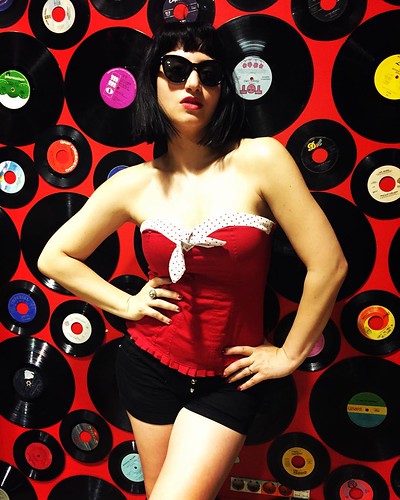 Scarlett  Martini #burlesque #fire 🔥💋🔥 #modella #artedistrada 🎸 #musica #vinyl 🎥#elettritv💻📲#alternative #fetish  #model 👙 #vinili #pinup #vintage #flamingo 🎨 #arte #romeburlesqueschool 🌹