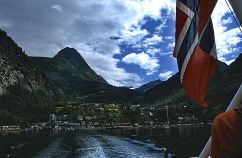 Norwegen 1998 (322) Geirangerfjord • <a style="font-size:0.8em;" href="http://www.flickr.com/photos/69570948@N04/40459953963/" target="_blank">Auf Flickr ansehen</a>