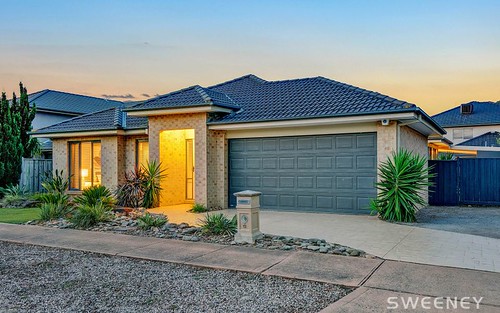 12 Sunseeker Chase, Sanctuary Lakes VIC 3030