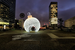 La boule de Noël // The Christmas bauble